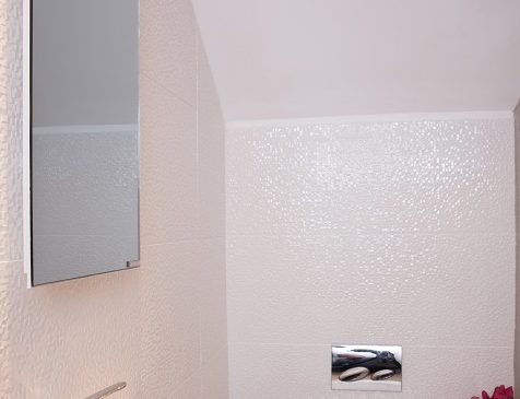 Ruimtebesparende spiegelverwarming voor kleine badkamers