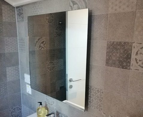 Spiegelverwarming biedt een energiezuinige, efficiënte oplossing voor badkamers